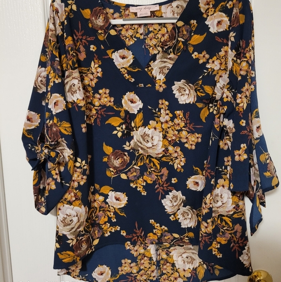 (1X)  Blue Blouse with Flowers - Picture 1 of 6